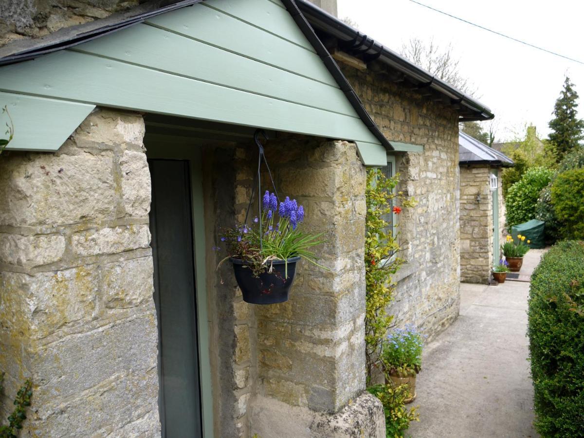 Cosy Stone Cottage, The Bungalow Perrotts Brook 赛伦塞斯特 外观 照片