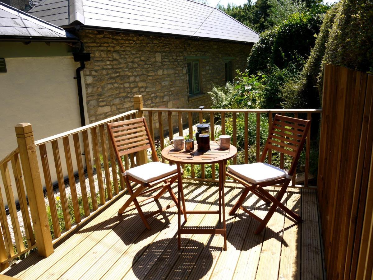 Cosy Stone Cottage, The Bungalow Perrotts Brook 赛伦塞斯特 外观 照片
