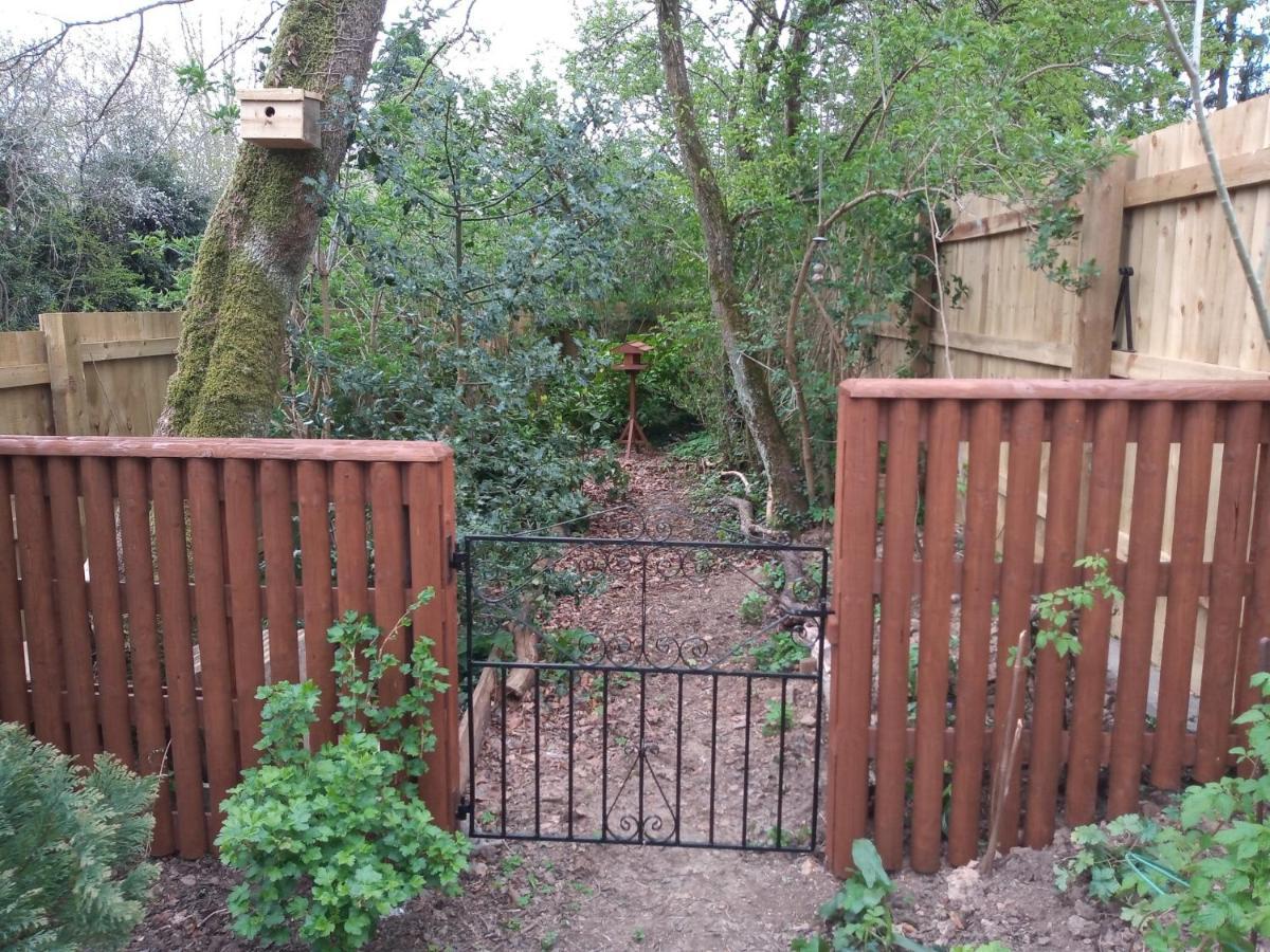 Cosy Stone Cottage, The Bungalow Perrotts Brook 赛伦塞斯特 外观 照片