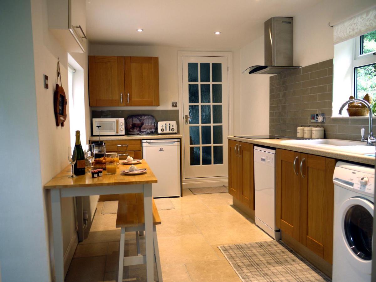 Cosy Stone Cottage, The Bungalow Perrotts Brook 赛伦塞斯特 外观 照片