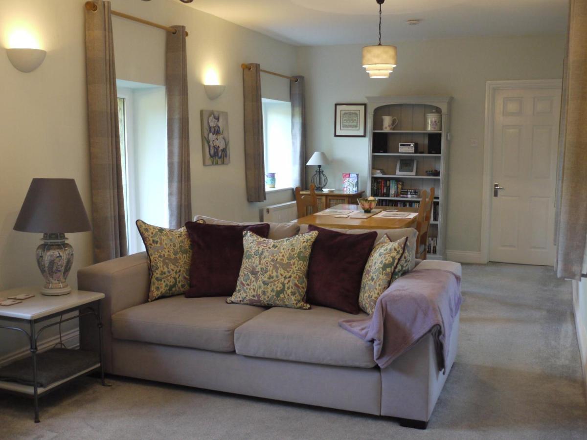 Cosy Stone Cottage, The Bungalow Perrotts Brook 赛伦塞斯特 外观 照片
