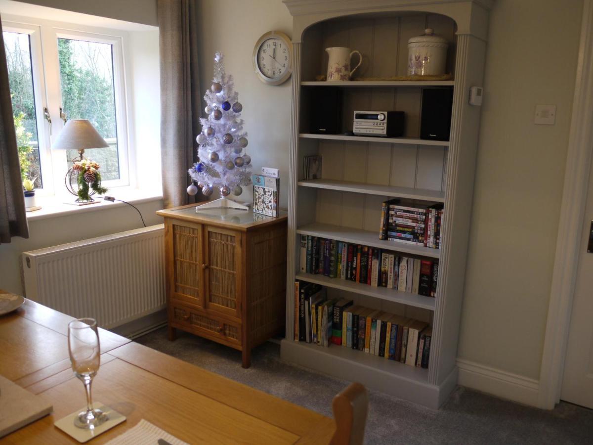 Cosy Stone Cottage, The Bungalow Perrotts Brook 赛伦塞斯特 外观 照片